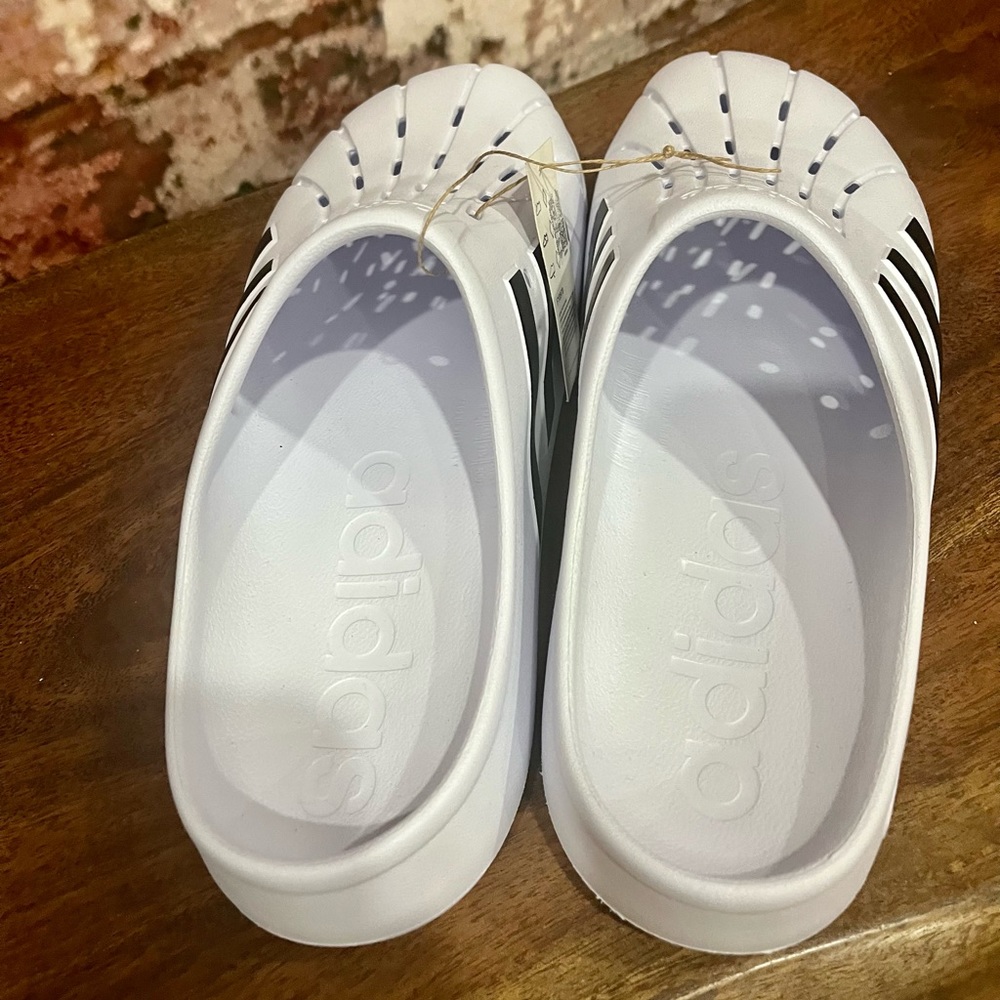 BRAND NEW ADIDAS ADILETTE CLOGS - Picture 3 of 5